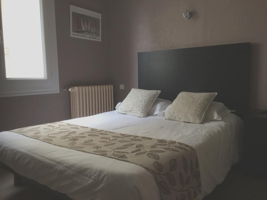 Hotel Les Voyageurs Les Sables-d'Olonne Room photo