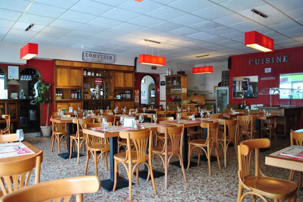 Hotel Les Voyageurs Les Sables-d'Olonne Exterior photo