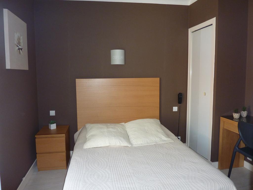 Hotel Les Voyageurs Les Sables-d'Olonne Room photo