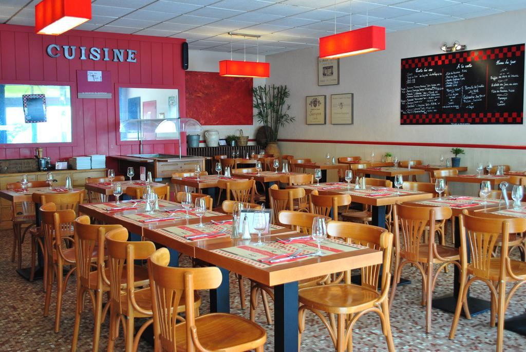 Hotel Les Voyageurs Les Sables-d'Olonne Exterior photo