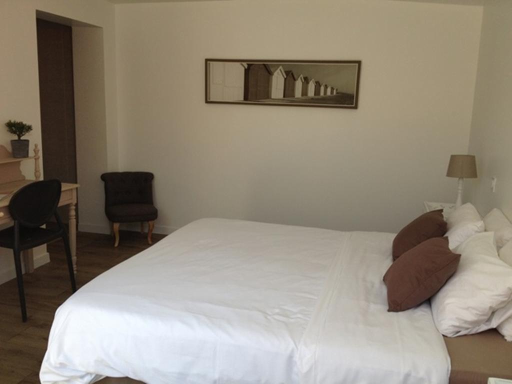 Hotel Les Voyageurs Les Sables-d'Olonne Room photo